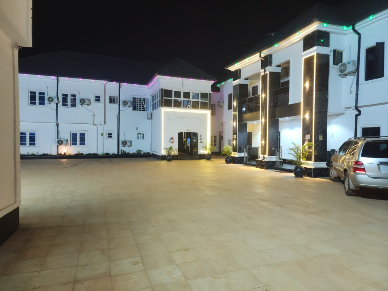 VICNOS HOTEL